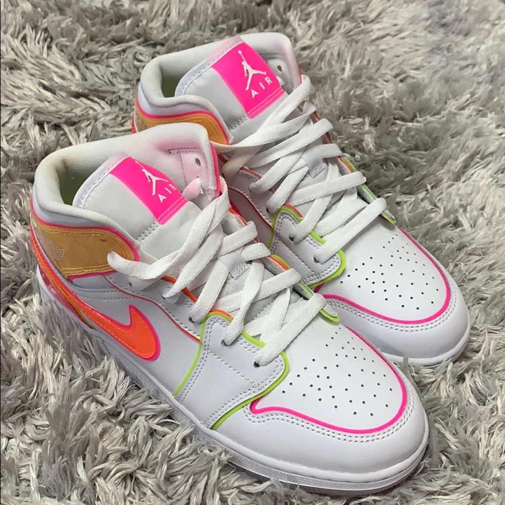 jordan 1 mid edge glow